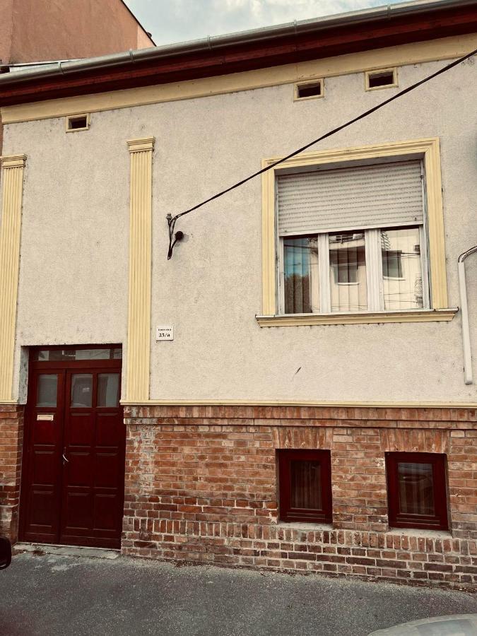 Best Price Guesthouse Szeged Bagian luar foto